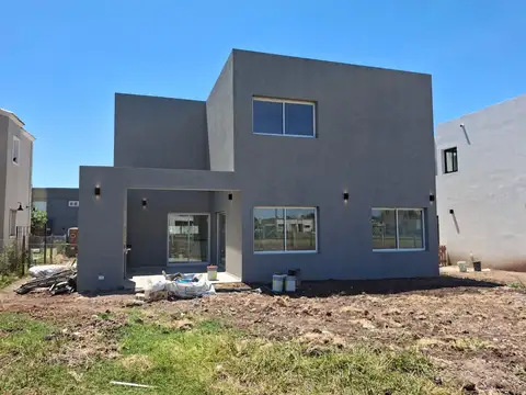 Casa 5 ambientes con 2 baños