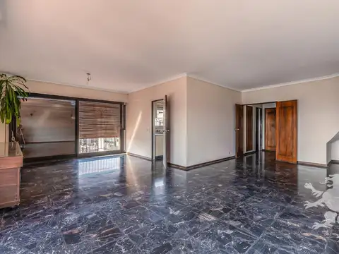 Departamento en Venta con 3 cocheras