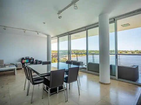 Delamar 100, Piso 3