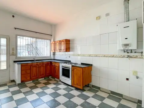 Depto Tipo Casa en Alquiler con 1 cocheras