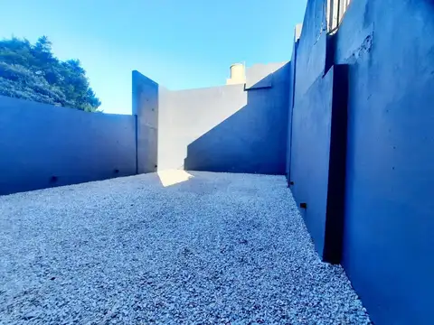 Monoambiente con Balcón . S.U.M, Pileta, Parrilla.