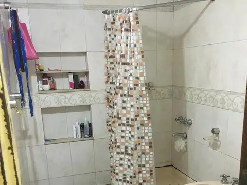 Casa 6 ambientes con 2 baños