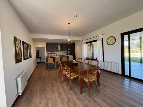 Casa 4 ambientes con 4 baños