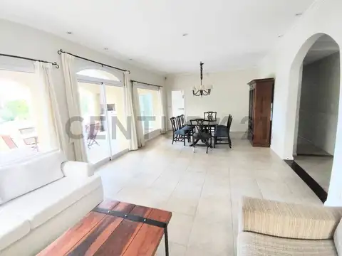 Casa 5 ambientes con 4 baños