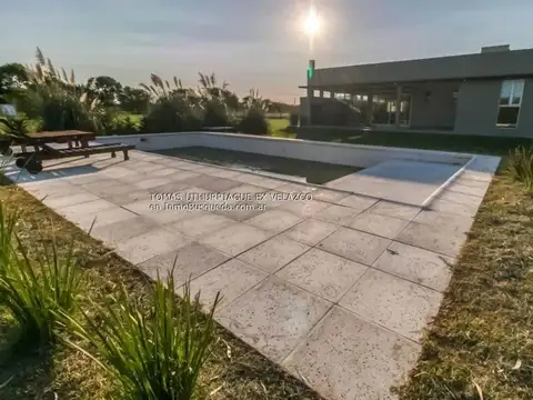 Casa 4 ambientes con 2 baños