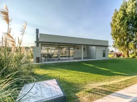Casa en Venta con 3 cocheras