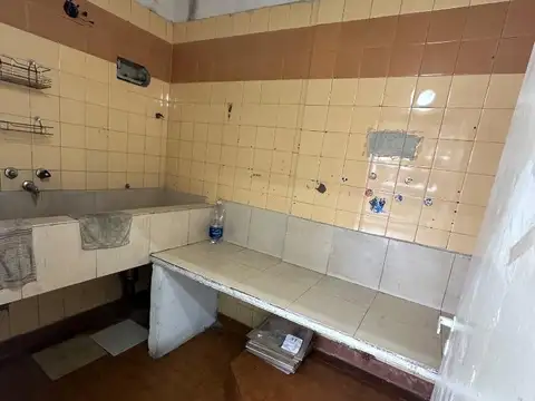 LOCAL ESQUINA EN ALMAGRO CON 70M2 + SÓTANO DE 28M2