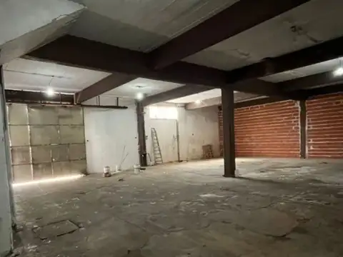 Galpon en Alquiler Villa Dominico ingreso 2 calles