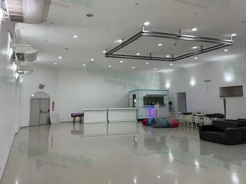 Local Comercia / Salón De Eventos En Alquiler Tapiales Centro
