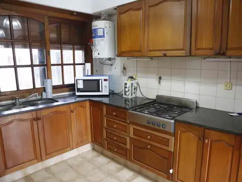 Casa 4 ambientes con 1 baño