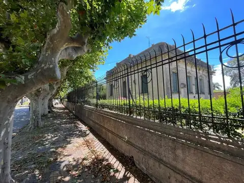 CAPITAN SARMIENTO - CASONA SEÑORIAL - UNICA - CENTRICA