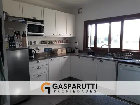 Casa en Venta con 4 cocheras