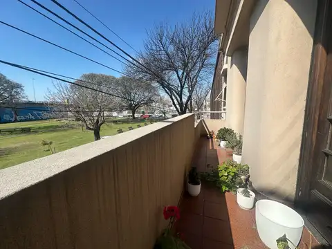 PH - Venta - Alquiler - Barracas - 6 ambientes 1° piso por escalera Piso Unico entrada independiente