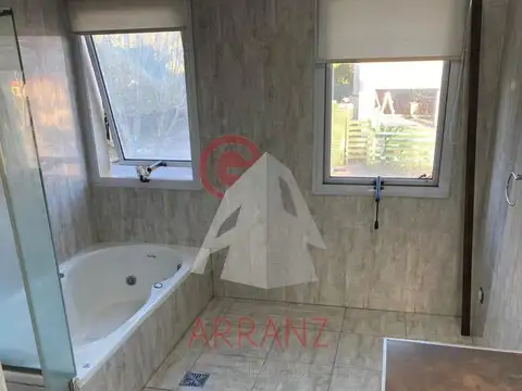 Casa 5 ambientes con 3 baños