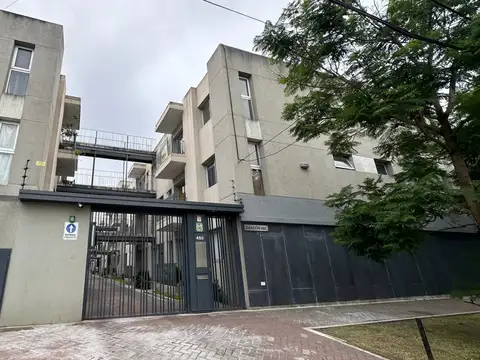 Departamento 2 ambientes con cochera.