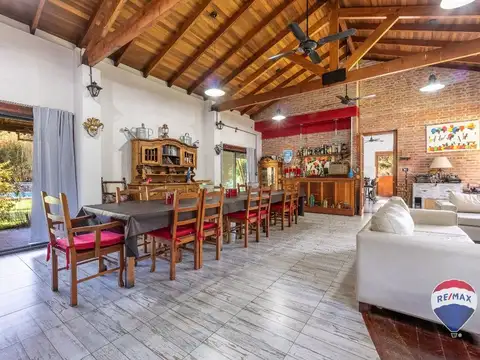 Casa en Venta con 3 cocheras
