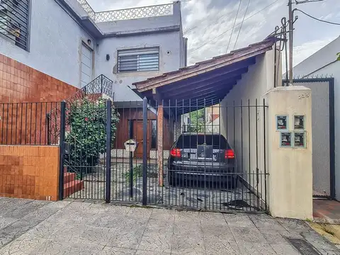 Venta PH Lomas del Mirador 4 amb - Jardín