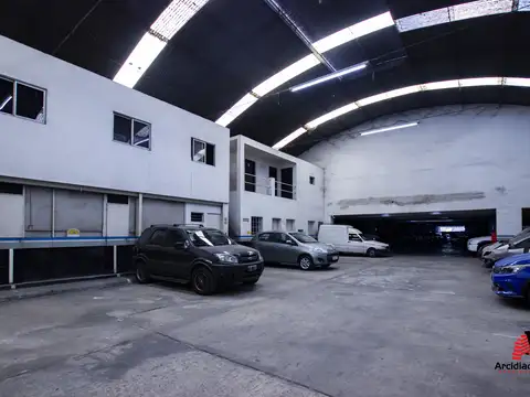 VENTA GARAGE/GALPON 2 PLANTAS CON HOTEL. CASTAÑARES 4700 VILLA LUGANO