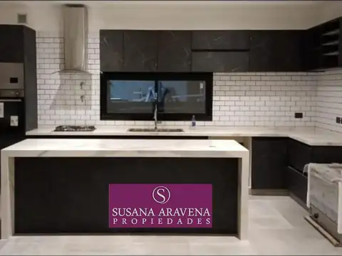 Casa 7 ambientes con 4 baños