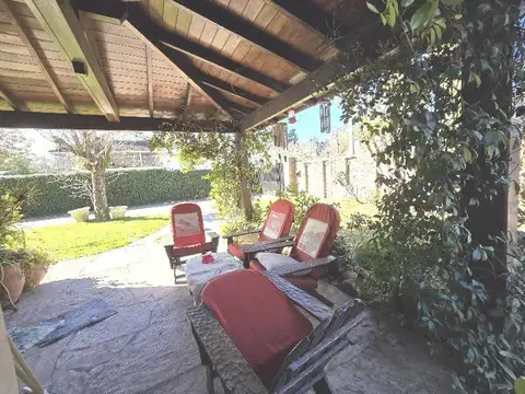 Casa 5 ambientes con 2 baños