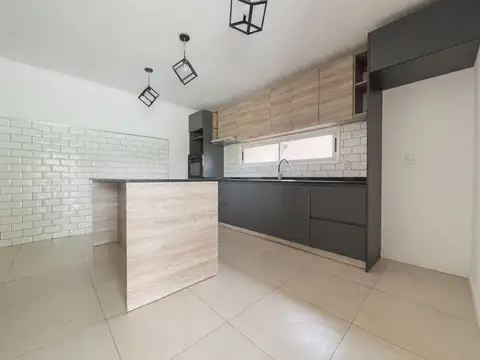 Casa 4 ambientes con 2 baños