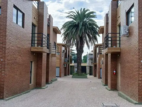 Depto Tipo Casa en Venta con 1 cocheras