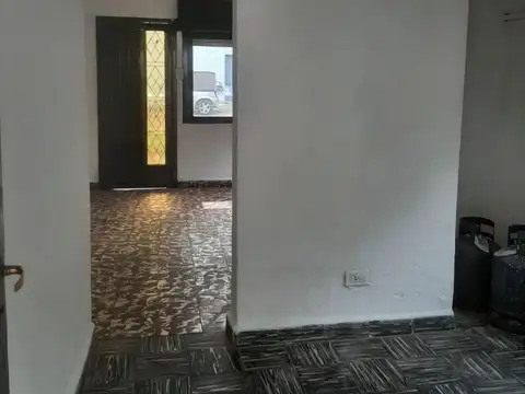 VENTA CASA PASO DEL REY A METROS UNIVERSIDAD DE MORENO - ESCRITURA -