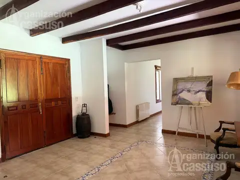 Casa 6 ambientes con 4 baños