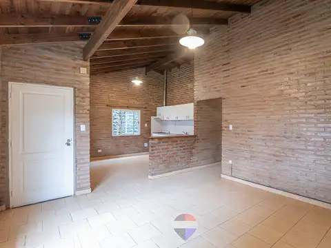 Casa 5 ambientes con 1 baño