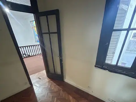 Depto Tipo Casa 8 ambientes con 1 baño