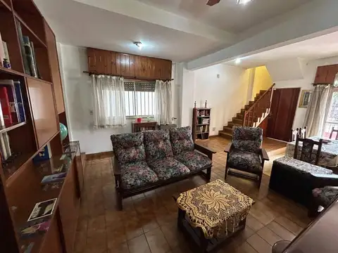 Casa 3 ambientes/ Casanova/ con zum y Parrilla