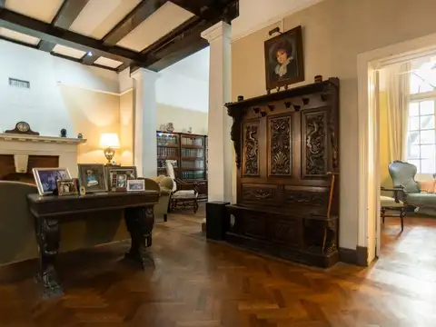 Casa 4 dormitorios en venta en La Plata