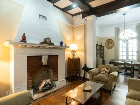 Casa 4 dormitorios en venta en La Plata