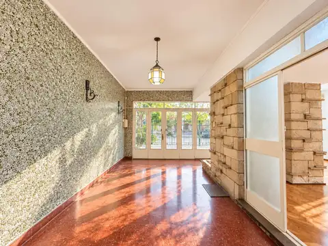 Casa en Venta con 3 cocheras