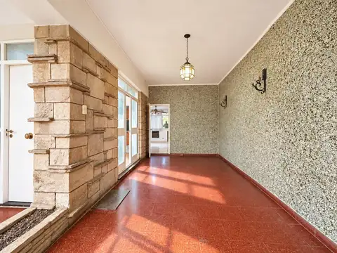 Casa 4 ambientes con 2 baños