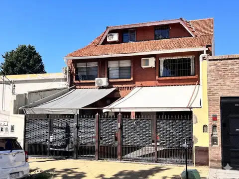 Hermoso Dúplex de 5 Ambientes en Tres Plantas, en Inmejorable Zona de Olivos