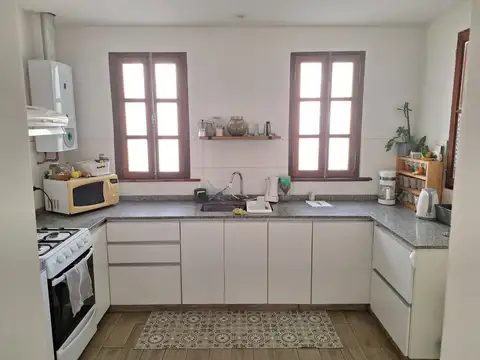 Casa 4 ambientes con 2 baños