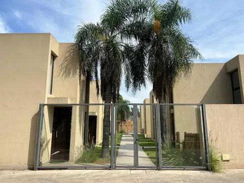 COMPLEJO  CASA VENTA 2 DORMITORIOS CON Cochera PISCINA PARRILLERO FISHERTON