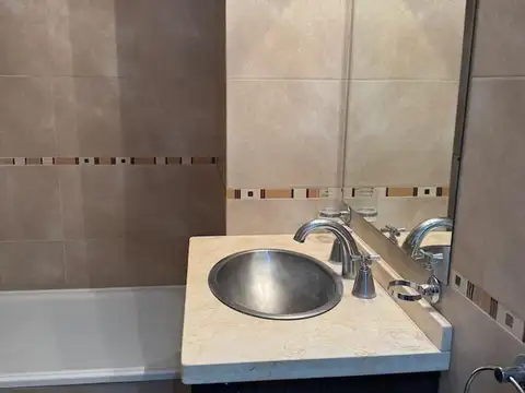 Monoambiente luminoso cochera opción AMOBLADO $700.000