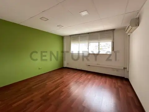 Oficina 5 ambientes con 2 baños