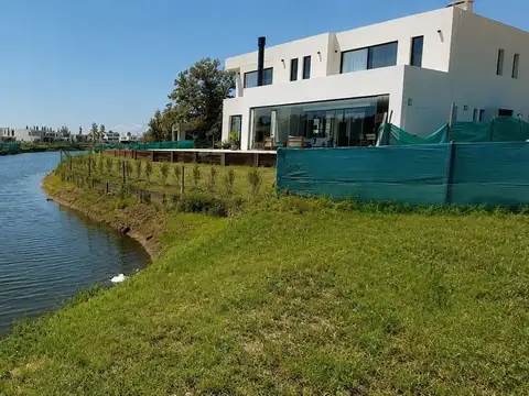 Lote al agua en Venta en Laguna Grande, Villanueva 100