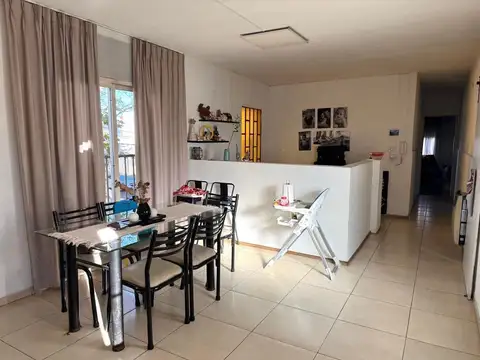 Venta- Casa en Planta Alta 2 dormitorios y terraza