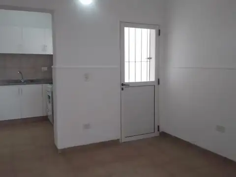 Casa de pasillo de un dormitorio en Alquiler en Pasaje Jenner 400 Rosario, Arroyito