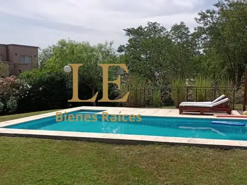 Casa 5 ambientes con 4 baños