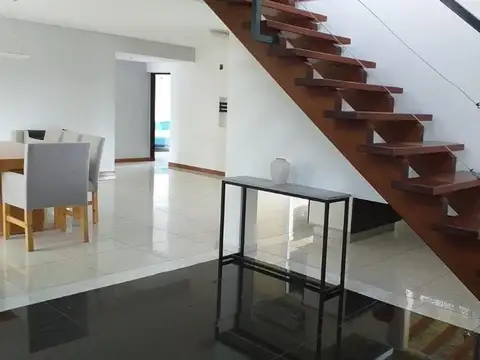 Casa en Alquiler en Haras Santa María, USD 1.700
