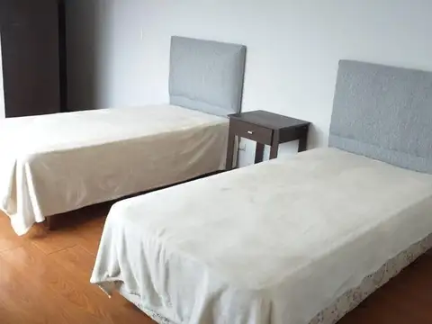 Casa en Alquiler con 3 cocheras