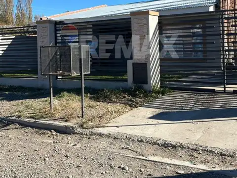 CASA DE 3 DORMITORIOS EN SARMIENTO