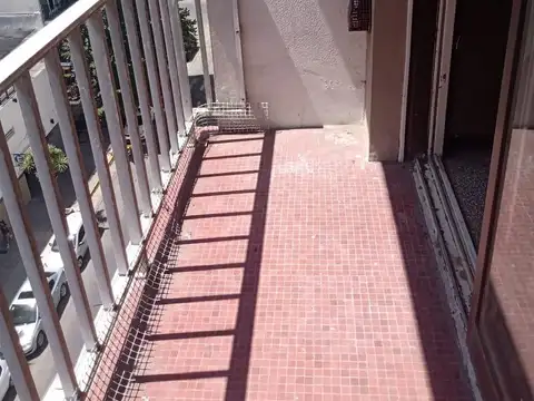 VENTA. DEPARTAMENTO 2 AMB A LA CALLE CON BALCON. GASCON Y TUCUMAN MAR DEL PLATA