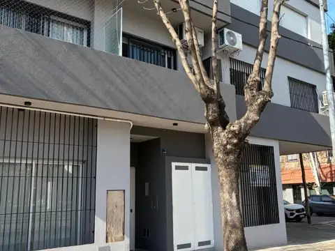 2 AMBIENTES AMPLIO PB AL FRENTE CON PATIO/BALCON 