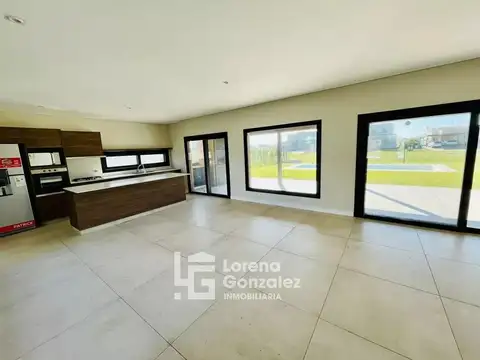 Casa 4 ambientes con 3 baños